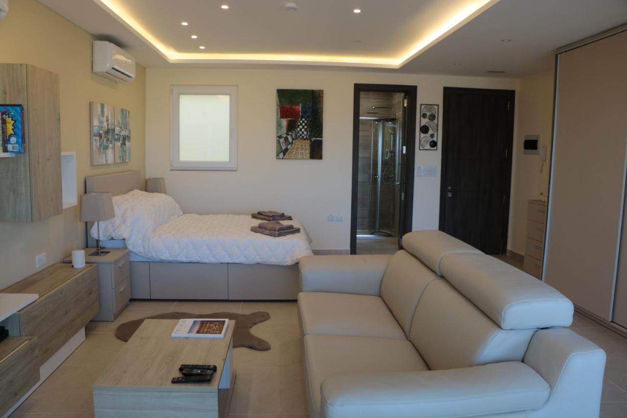 Wileg 4A Luxury Studio Apartment With Shared Swimming Pool. Qala Buitenkant foto